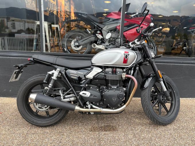 TRIUMPH SPEED TWIN 900 4
