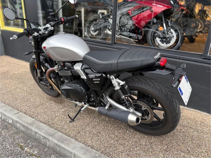 TRIUMPH SPEED TWIN 900 4