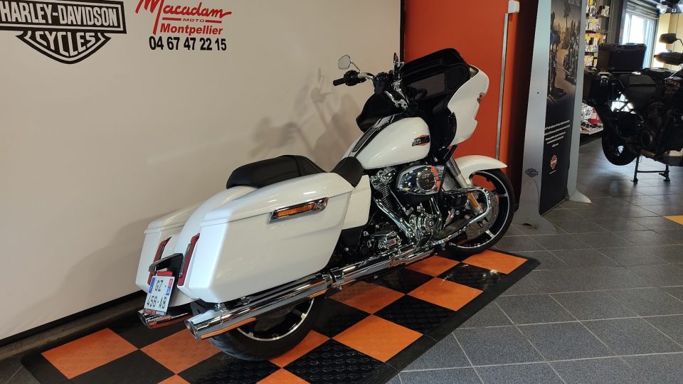 HARLEY-DAVIDSON TOURING ROAD GLIDE 1923 4