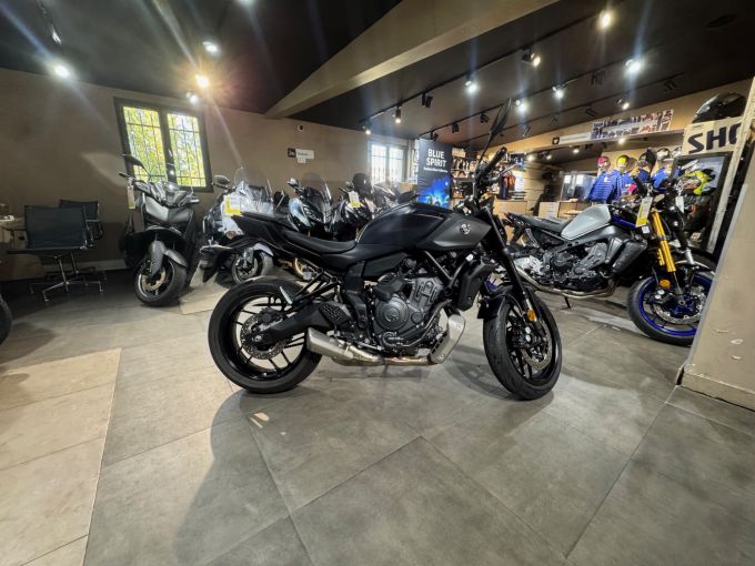 YAMAHA MT-07 Y-AMT 4