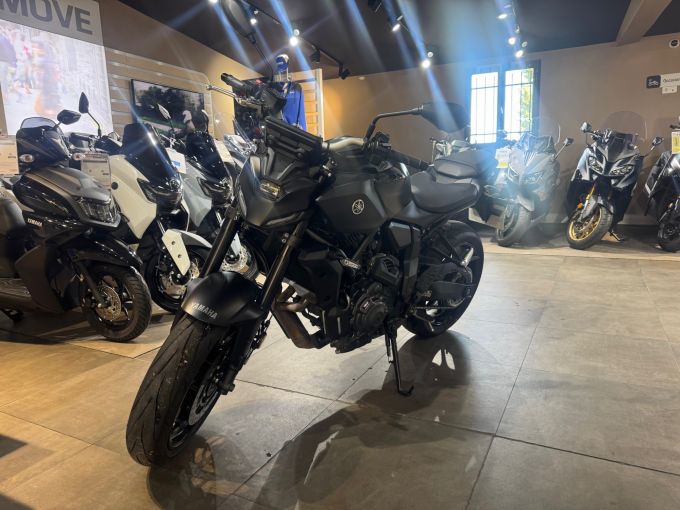 YAMAHA MT-07 Y-AMT 4
