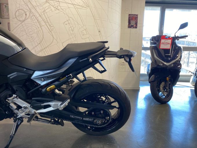 BMW F 900 R 4