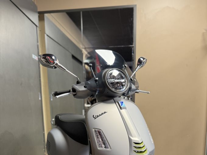 VESPA GTS 125IE SUPER 4