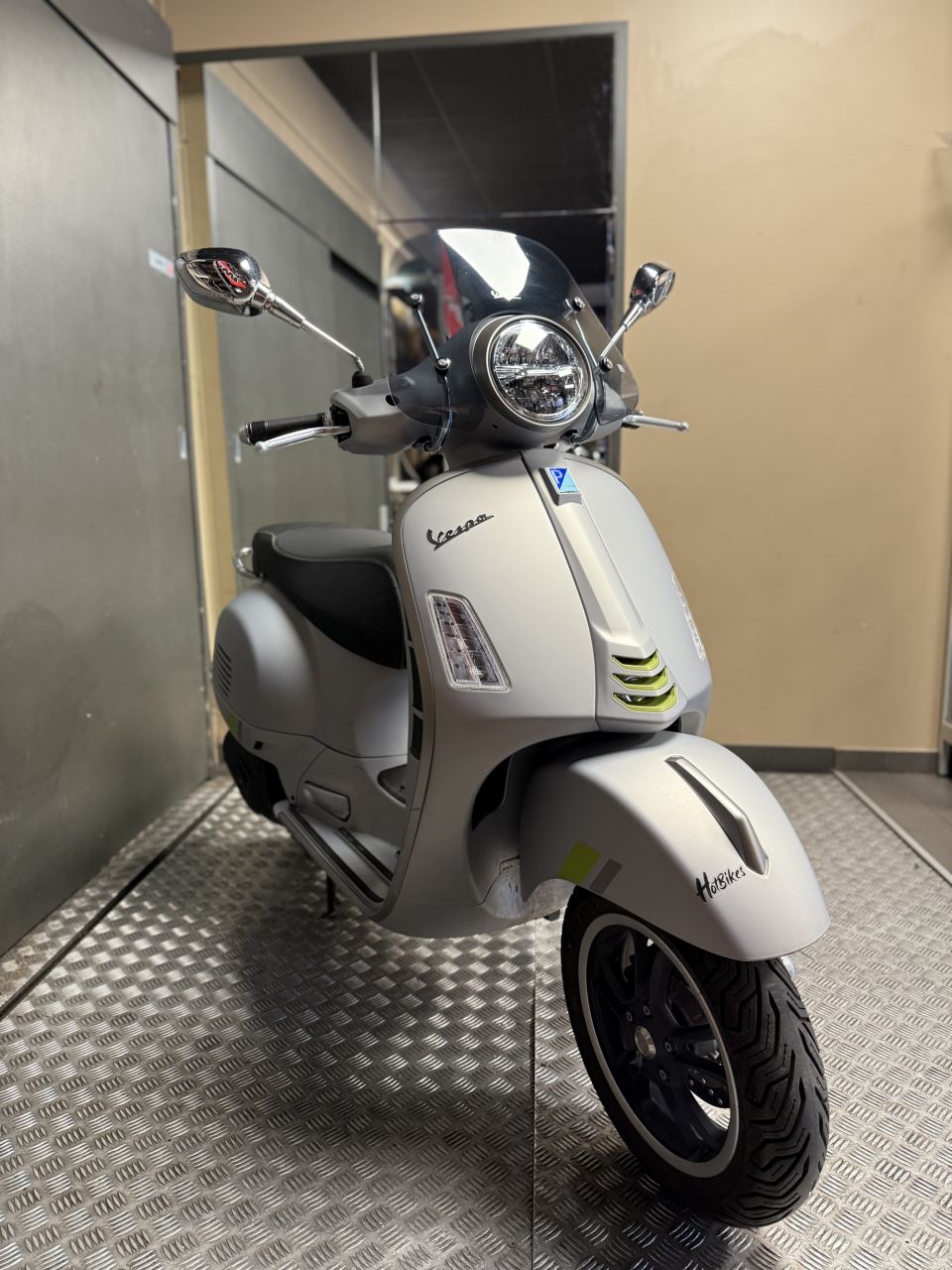VESPA GTS 125IE SUPER 4