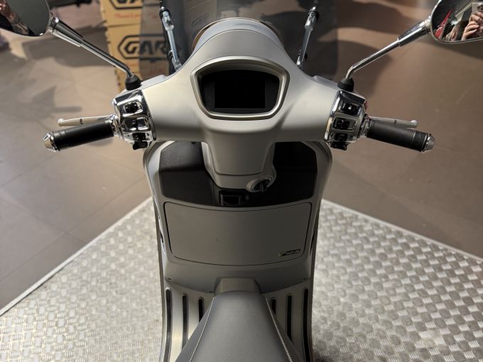 VESPA GTS 125IE SUPER 4