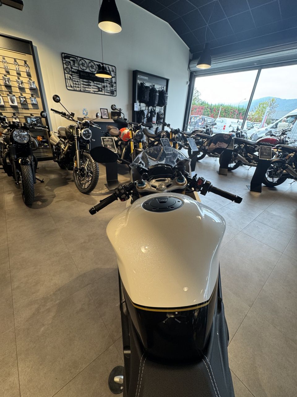 TRIUMPH SPEED TRIPLE 1200 RR 4