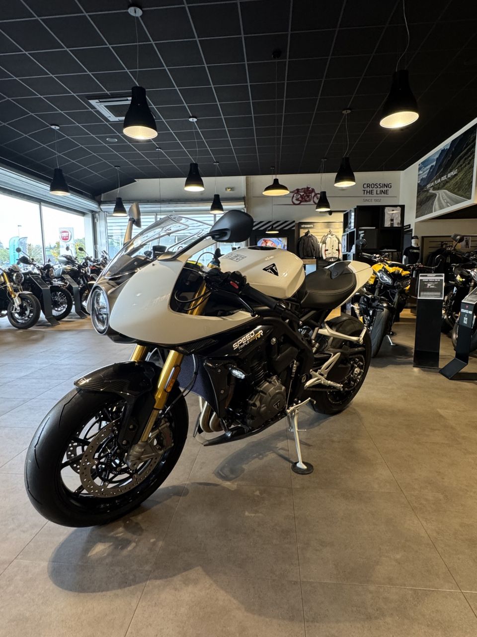 TRIUMPH SPEED TRIPLE 1200 RR 4