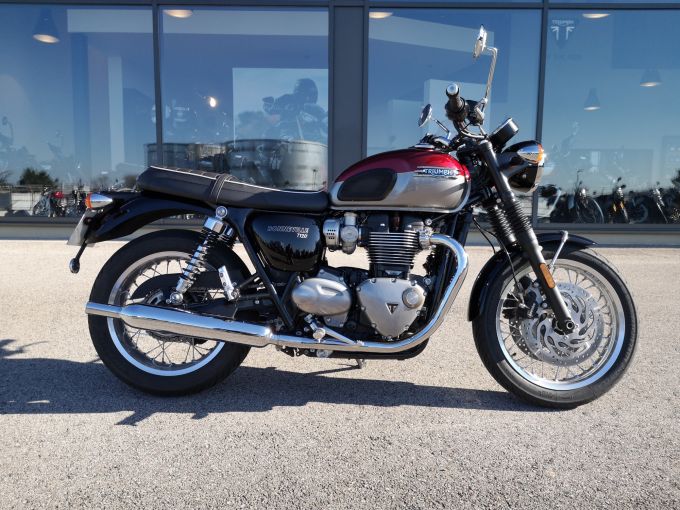 TRIUMPH BONNEVILLE T120 4