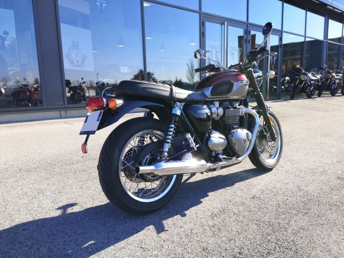 TRIUMPH BONNEVILLE T120 4