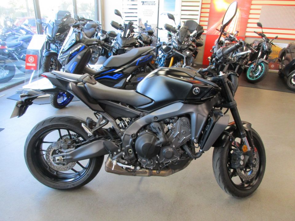 YAMAHA MT-09  Y-AMT 4