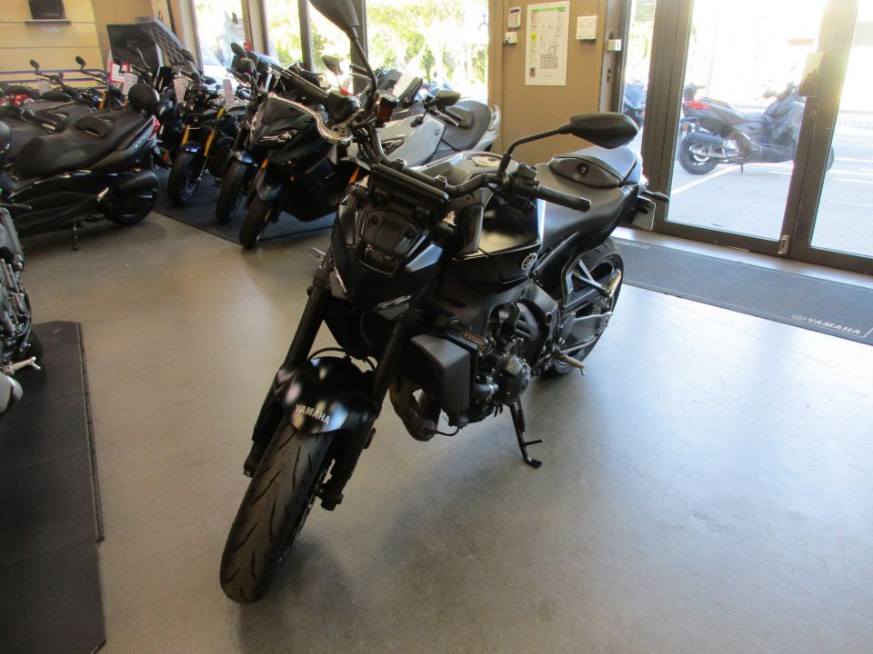 YAMAHA MT-09  Y-AMT 4