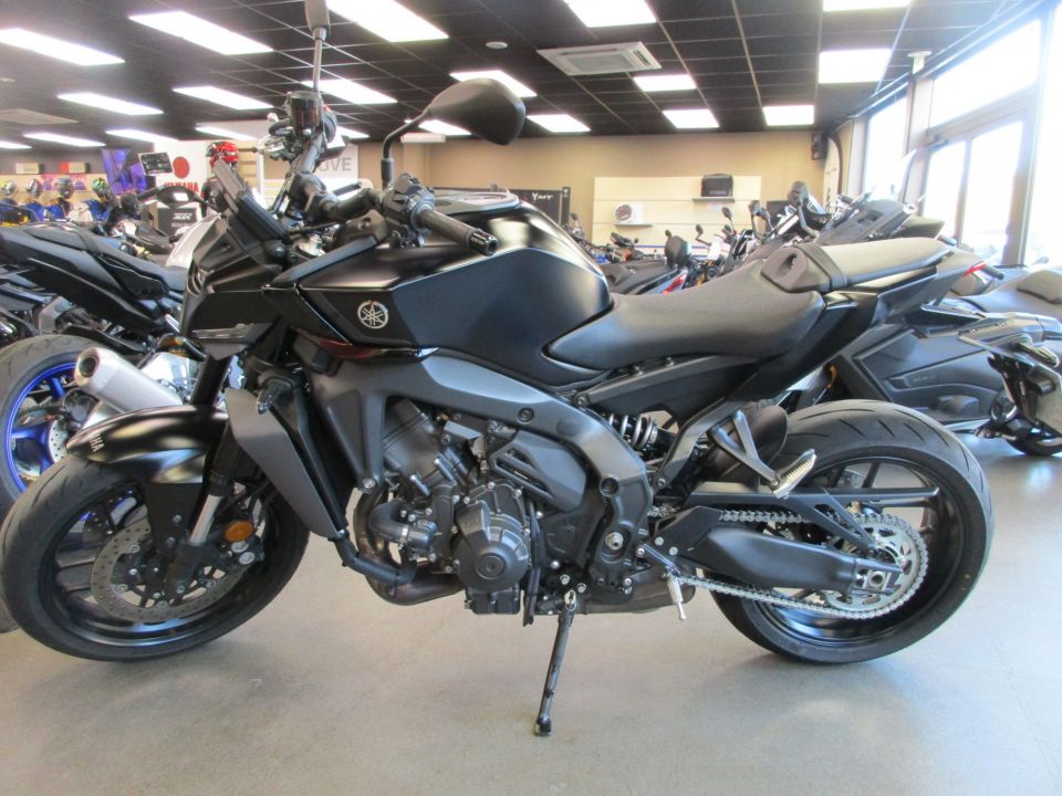 YAMAHA MT-09  Y-AMT 4