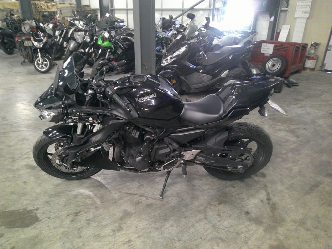 KAWASAKI NINJA 650 4