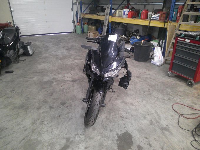 KAWASAKI NINJA 650 4