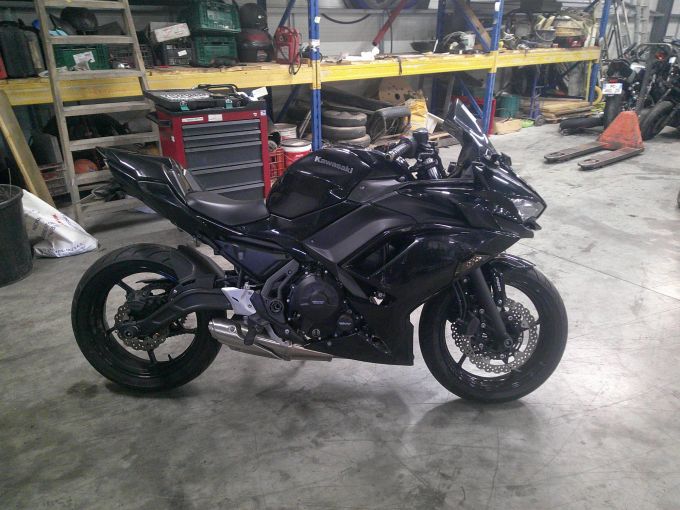 KAWASAKI NINJA 650 4