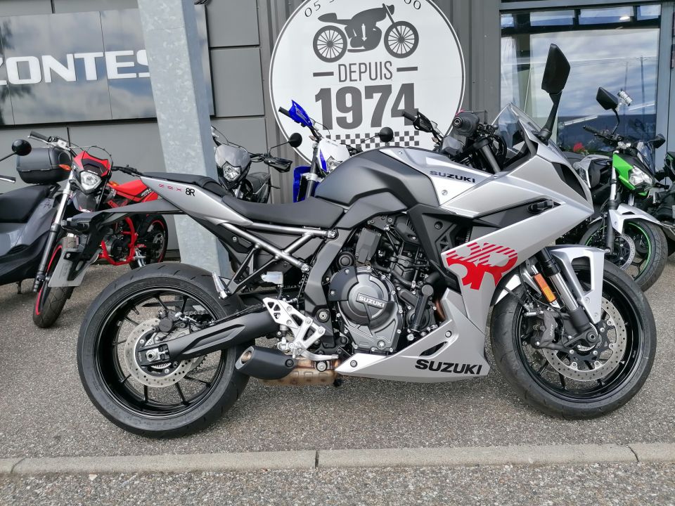 SUZUKI GSX-8R 4