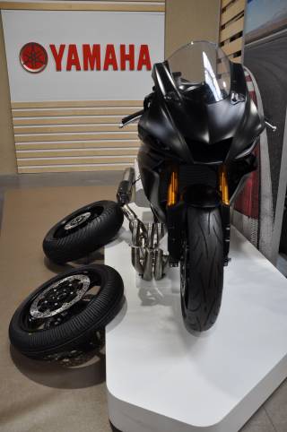YAMAHA YZF-R6 RACE - 2025