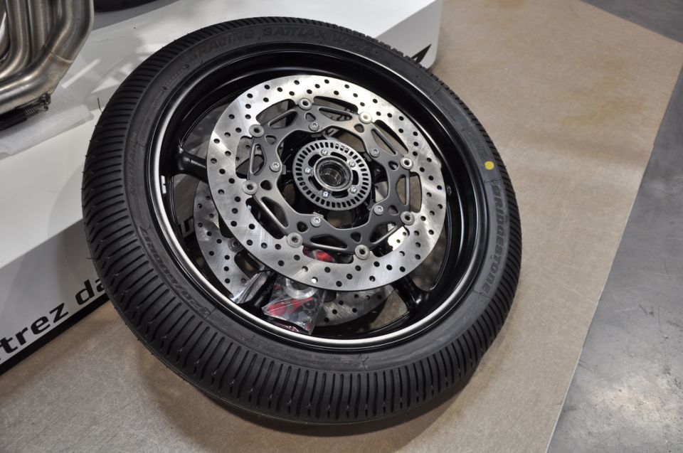 YAMAHA YZF-R6 RACE 4