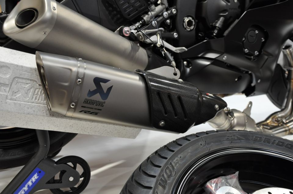 YAMAHA YZF-R6 RACE 4