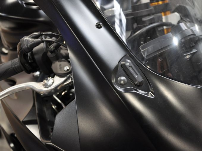 YAMAHA YZF-R6 RACE 4