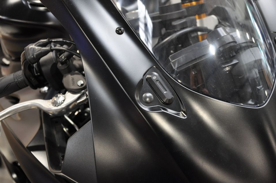 YAMAHA YZF-R6 RACE 4