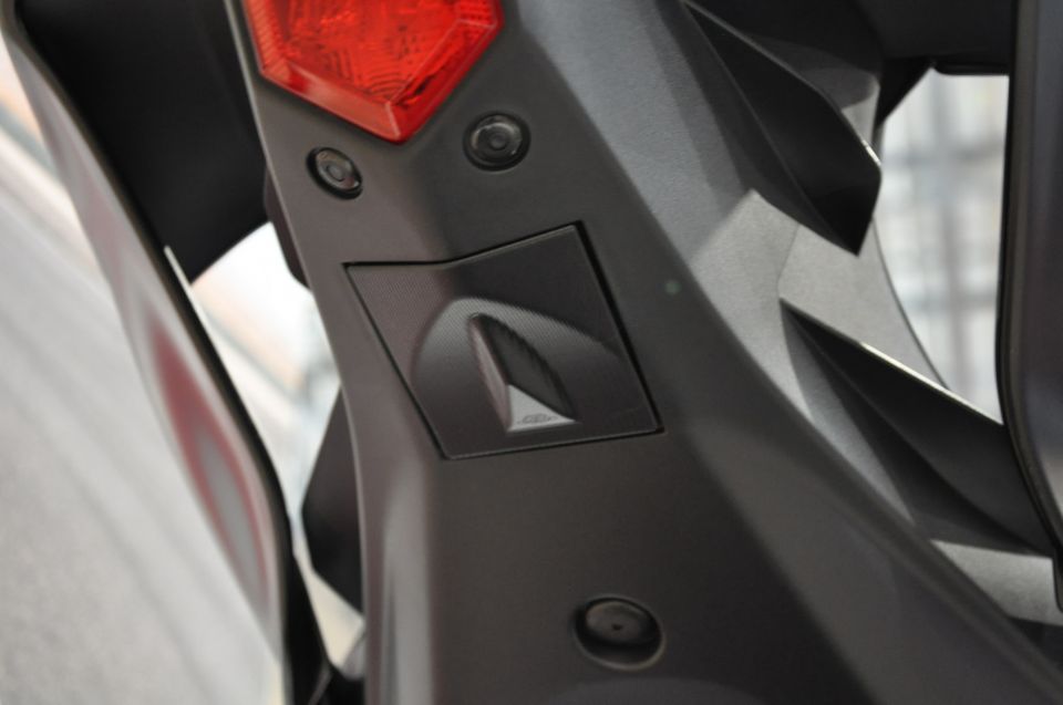 YAMAHA YZF-R6 RACE 4