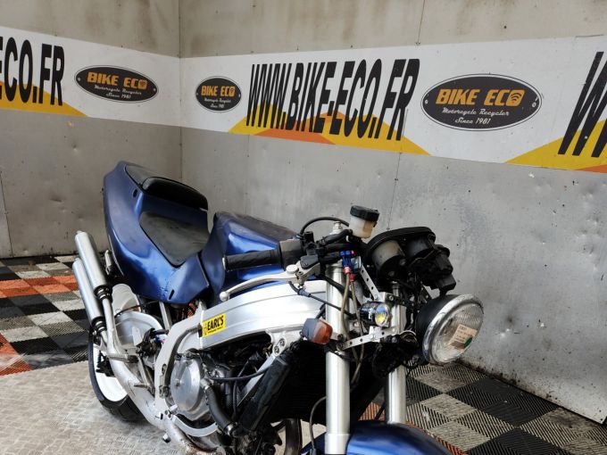 SUZUKI RGV 4