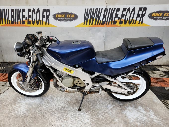 SUZUKI RGV 4
