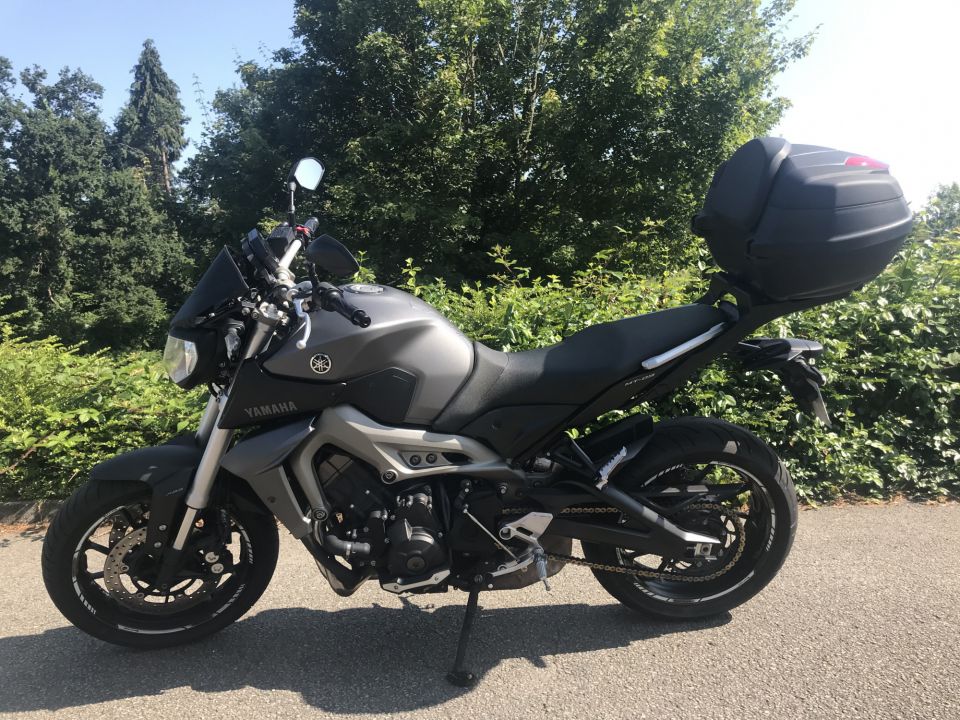 YAMAHA MT-09 4