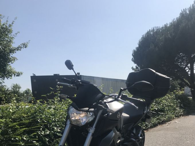 YAMAHA MT-09 4