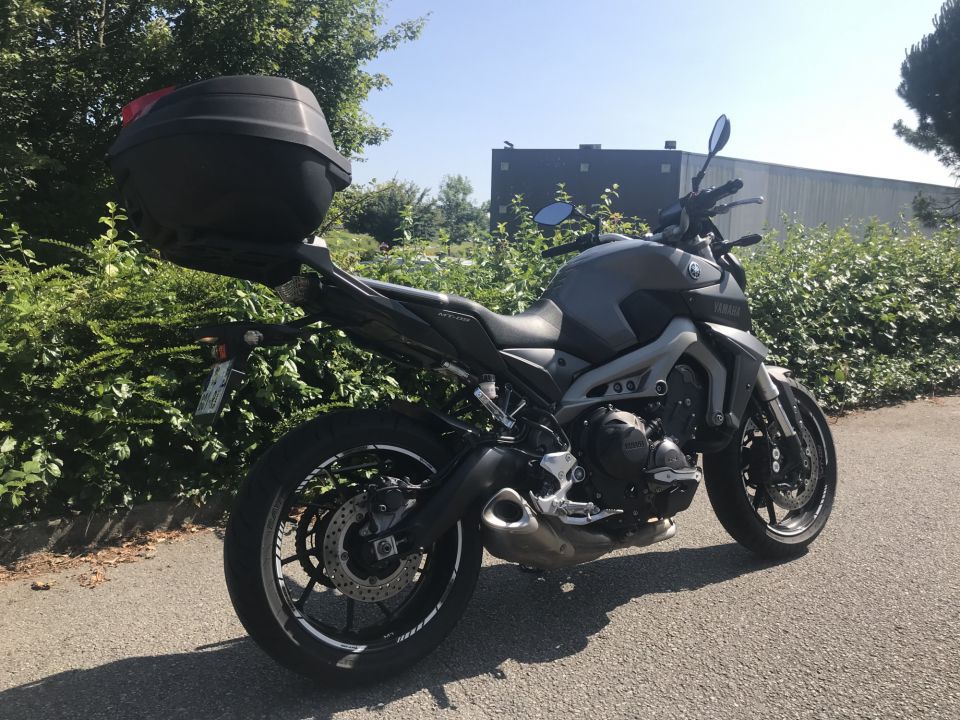 YAMAHA MT-09 4