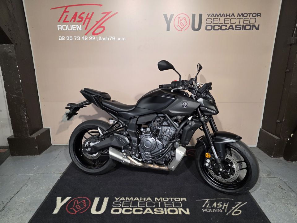 YAMAHA MT-07 4