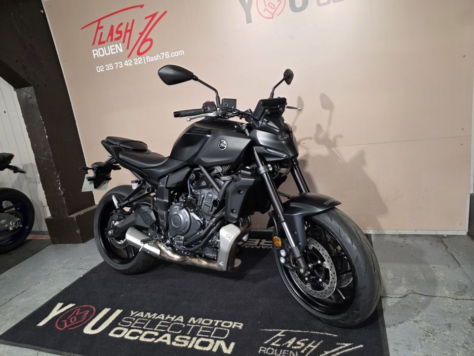YAMAHA MT-07 4