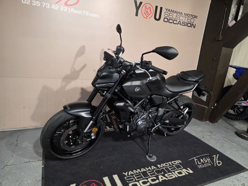 YAMAHA MT-07 4