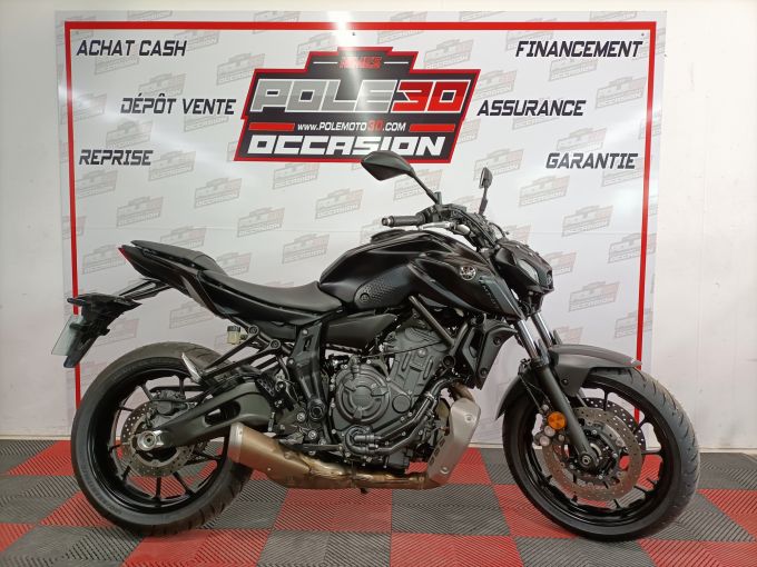 YAMAHA MT-07 4