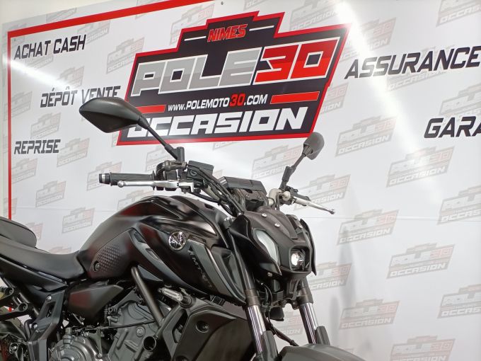 YAMAHA MT-07 4