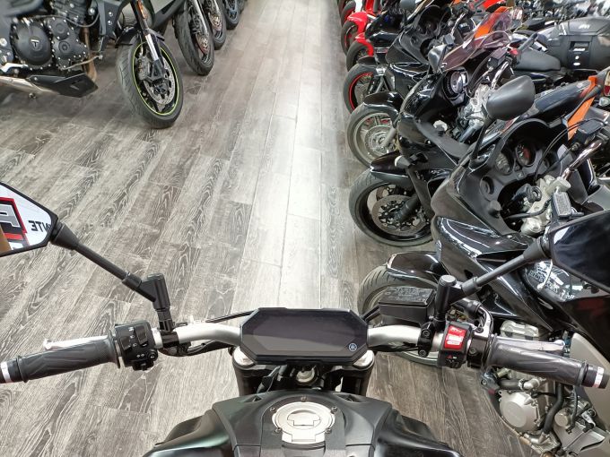 YAMAHA MT-07 4
