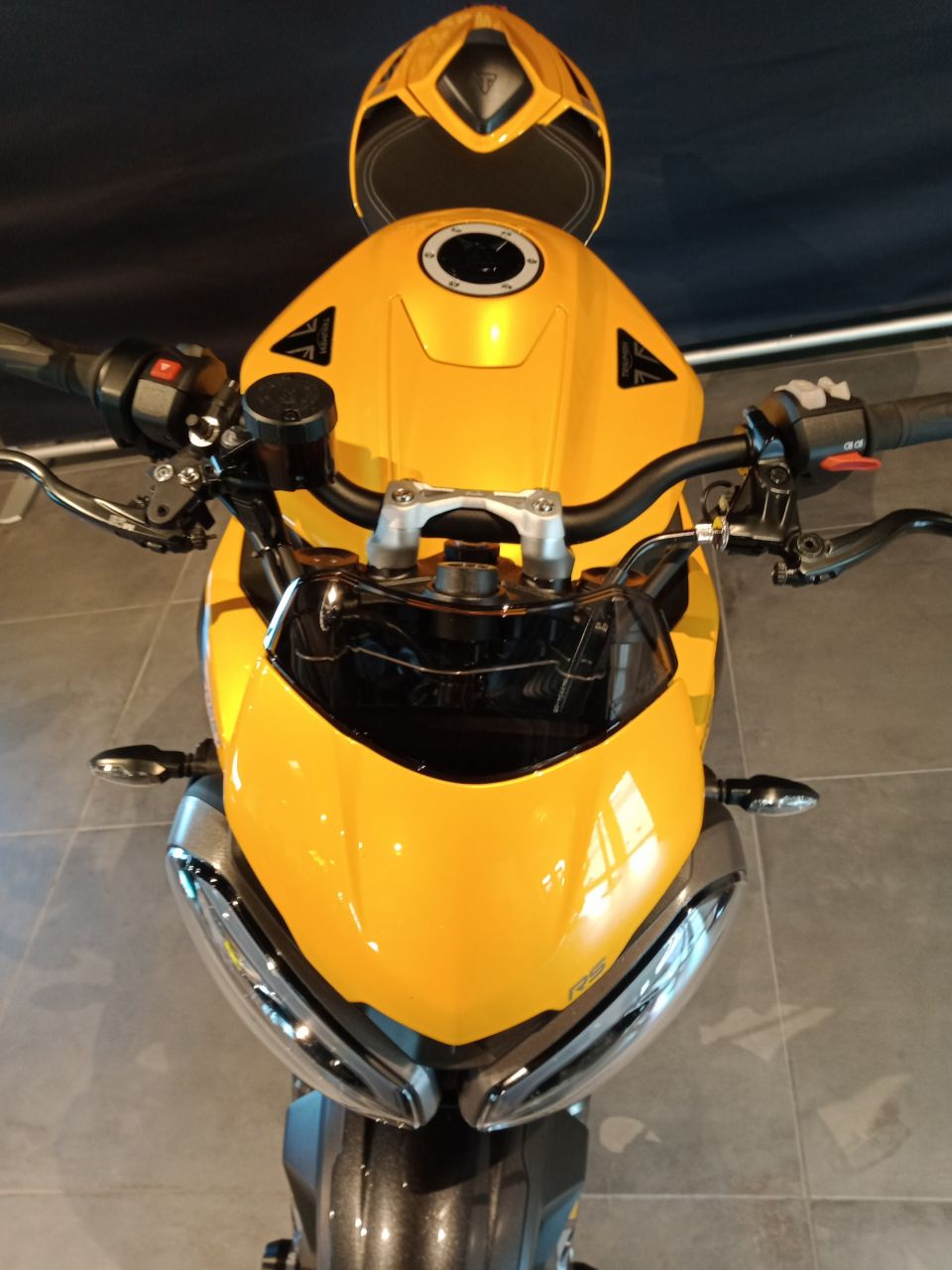 TRIUMPH STREET TRIPLE 765 RS 4