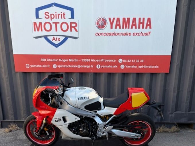 YAMAHA XSR 900 GP 4