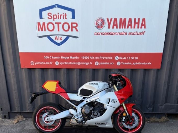 YAMAHA XSR 900 GP 4