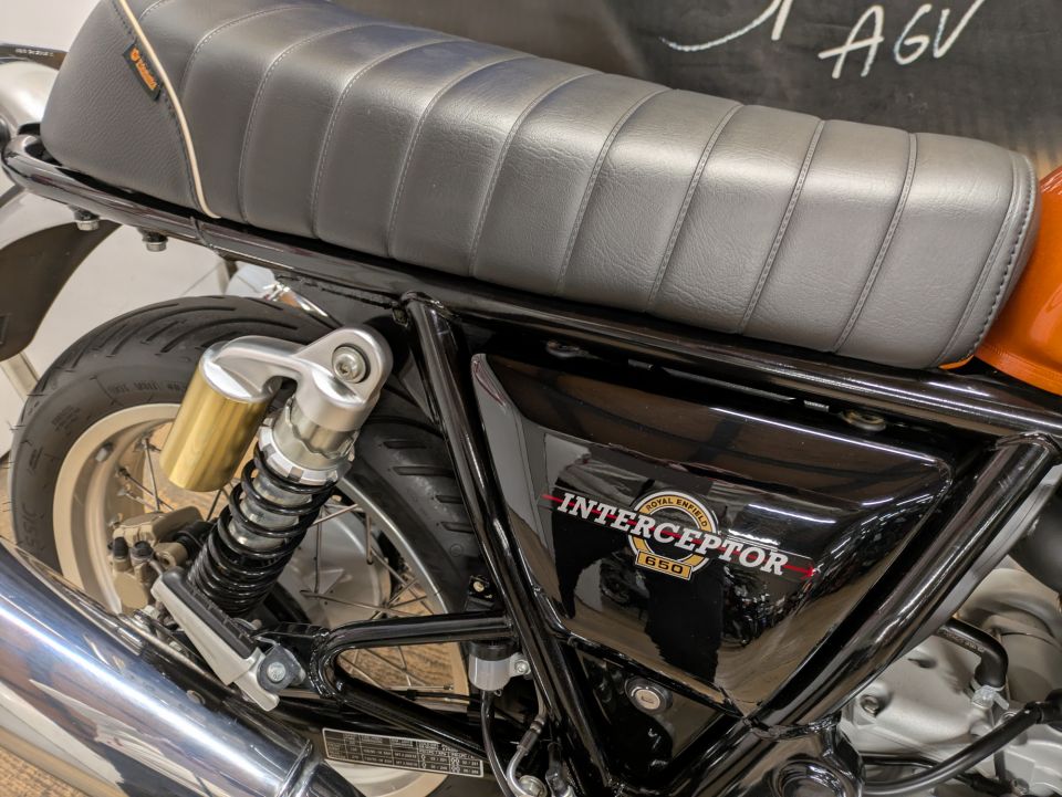 ROYAL ENFIELD INTERCEPTOR 4