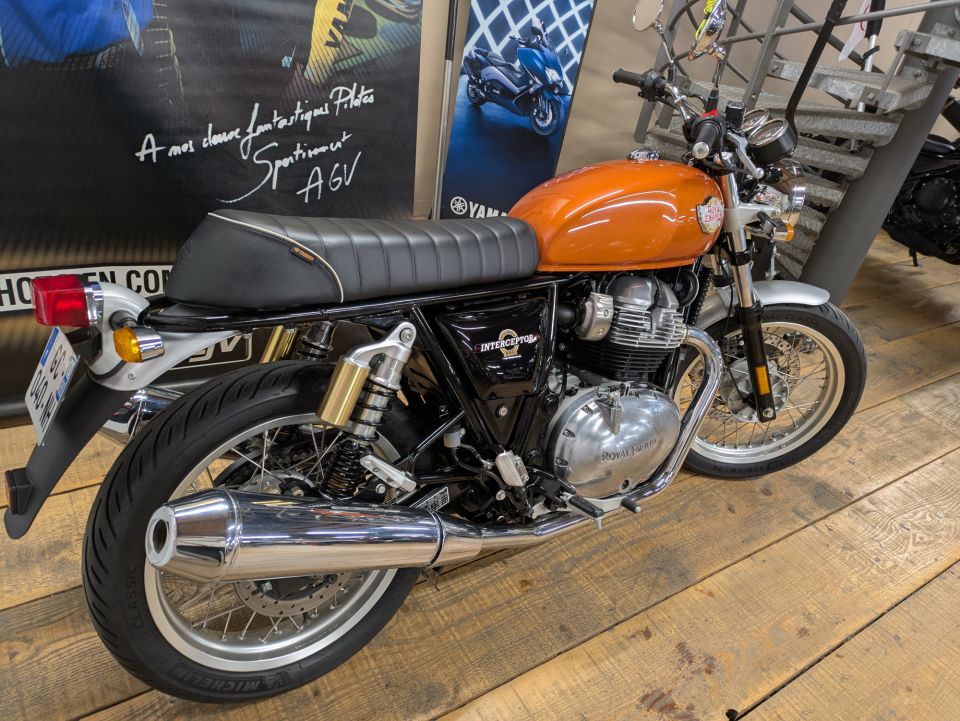 ROYAL ENFIELD INTERCEPTOR 4