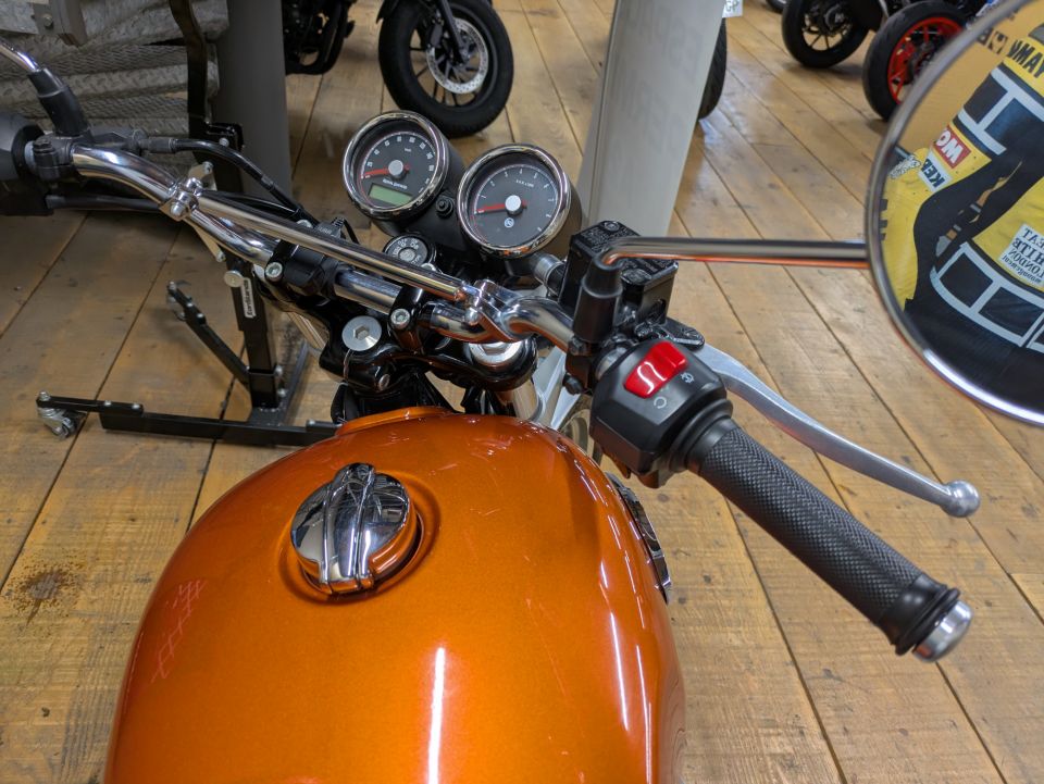 ROYAL ENFIELD INTERCEPTOR 4