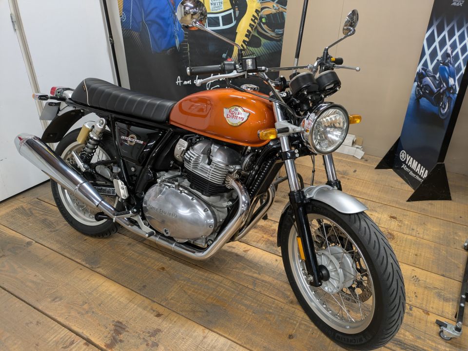 ROYAL ENFIELD INTERCEPTOR 4
