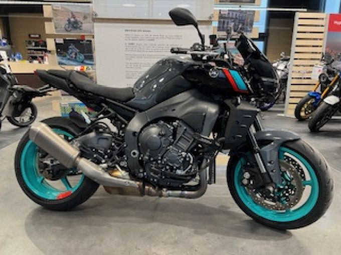 YAMAHA MT-10 4