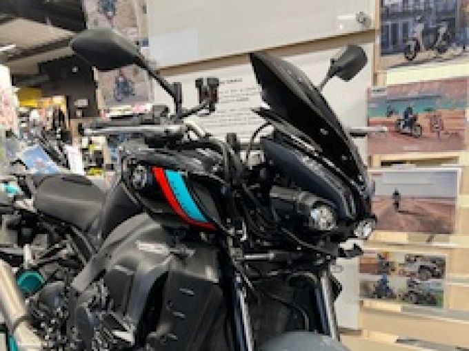 YAMAHA MT-10 4