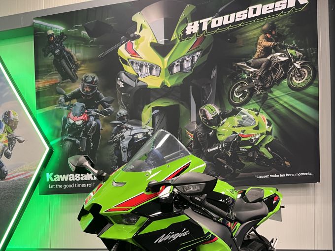 KAWASAKI ZX-10R 4