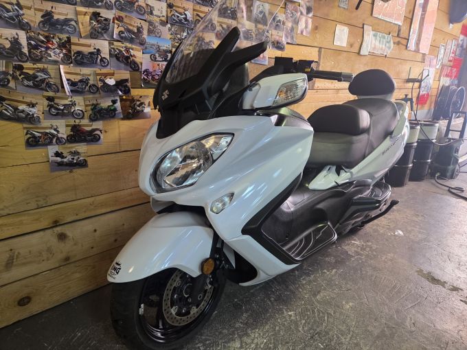 SUZUKI BURGMAN 650 4