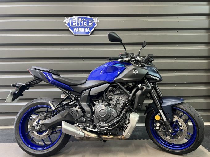 YAMAHA MT-07 4