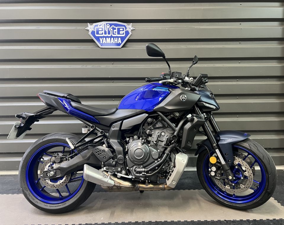 YAMAHA MT-07 4